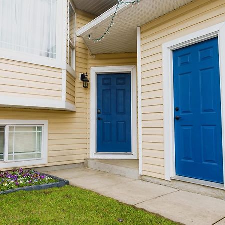 Hotel The Blue Door Grande Prairie Exterior foto