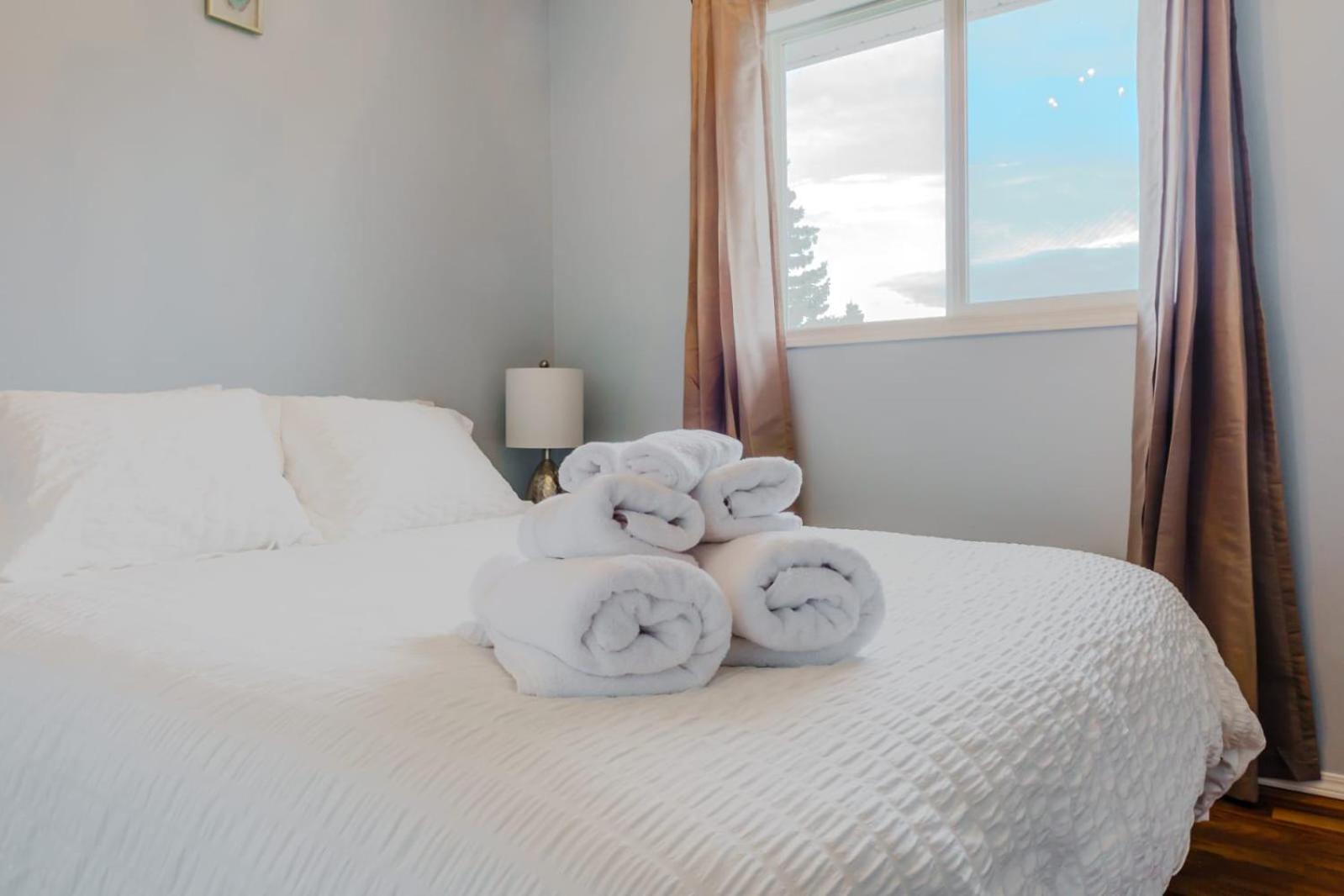 Hotel The Blue Door Grande Prairie Exterior foto