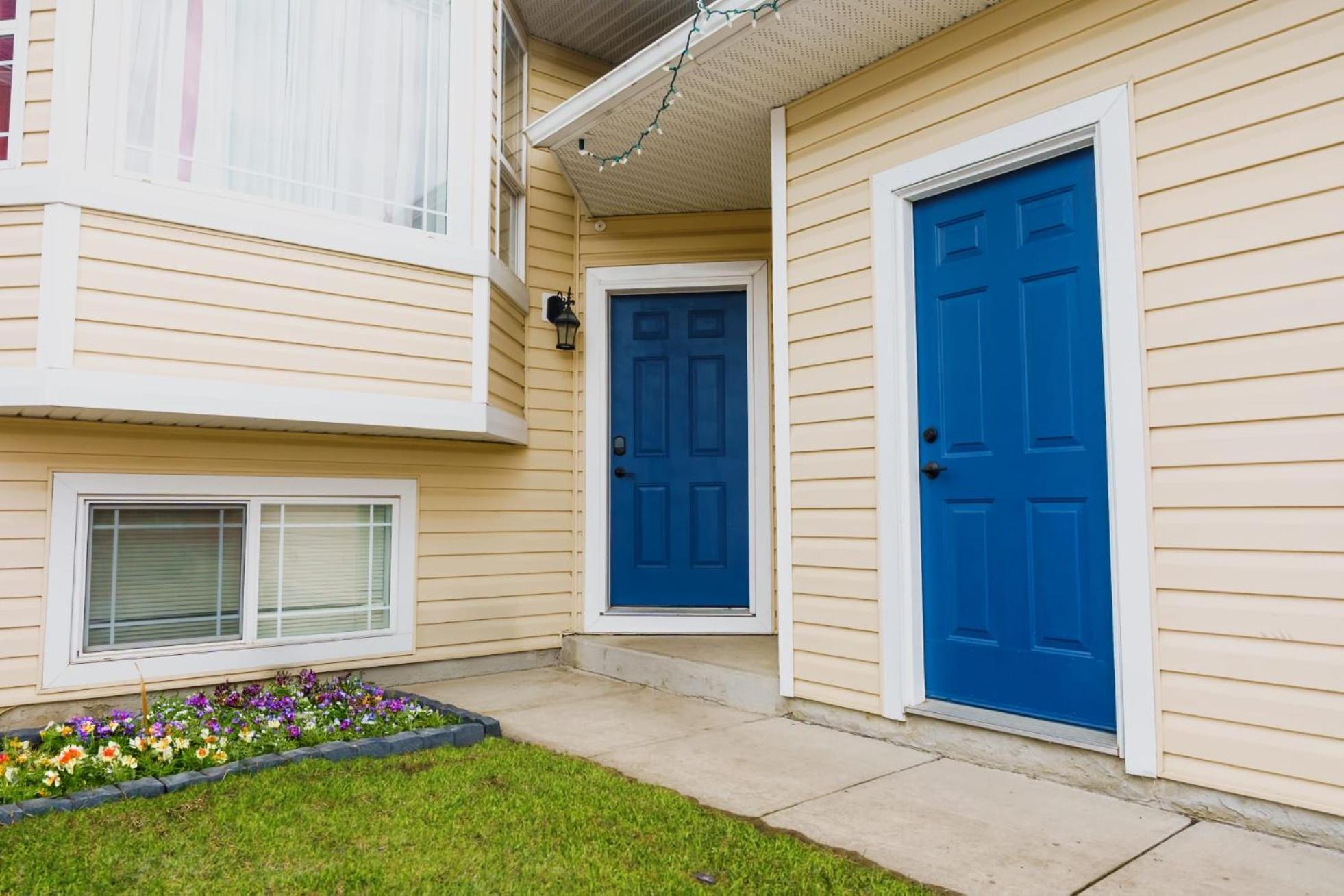 Hotel The Blue Door Grande Prairie Exterior foto